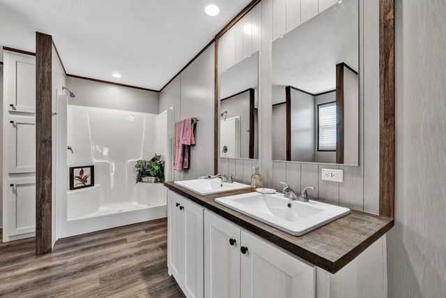 2206 Lipscomb RD, Moneta, VA 24121