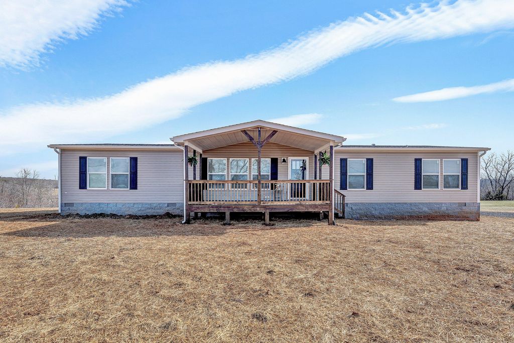 2206 Lipscomb RD, Moneta, VA 24121