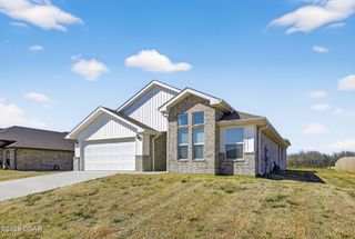 2306 N Greystone Square, Webb City, MO 64870