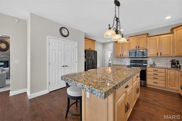 1693 Lancaster Drive, O'fallon, IL 62269