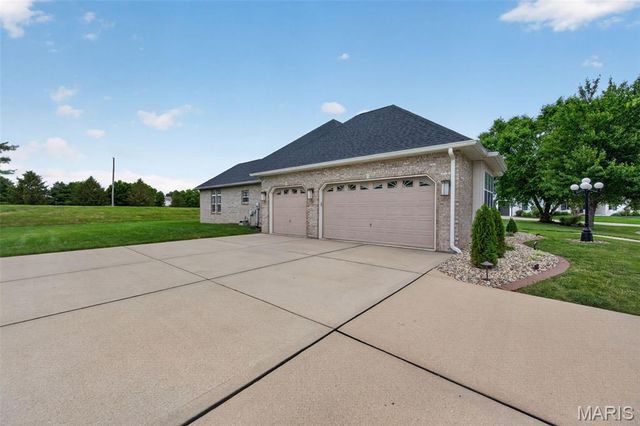 1693 Lancaster Drive, O'fallon, IL 62269