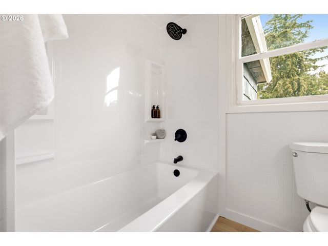 2372 Se 141ST Ave, Portland, OR 97233