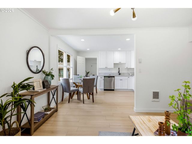 2372 Se 141ST Ave, Portland, OR 97233