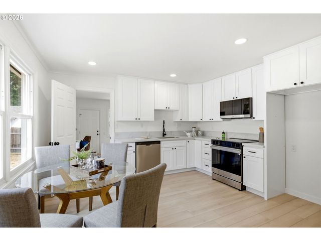 2372 Se 141ST Ave, Portland, OR 97233
