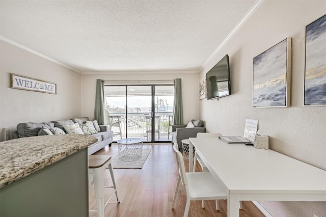 6102 Seawall Boulevard 217, Galveston, TX 77551