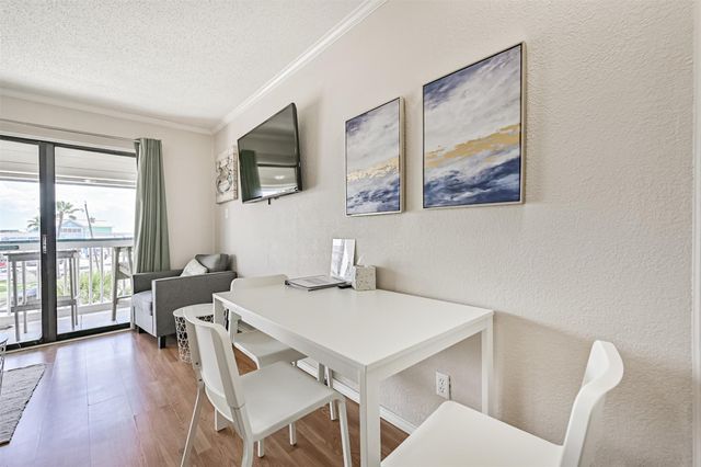 6102 Seawall Boulevard 217, Galveston, TX 77551