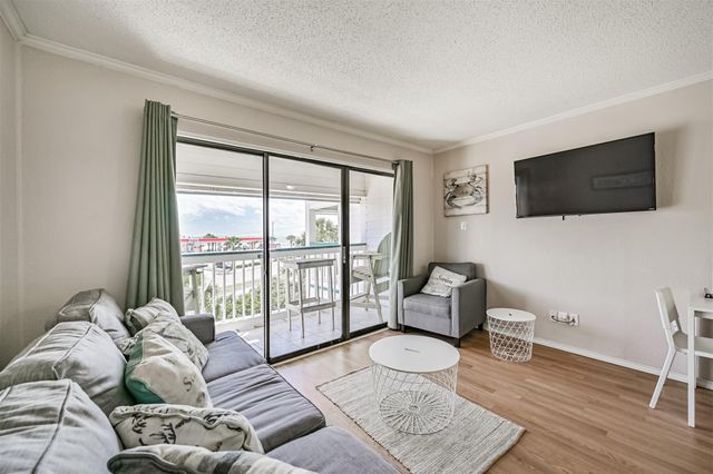 6102 Seawall Boulevard 217, Galveston, TX 77551