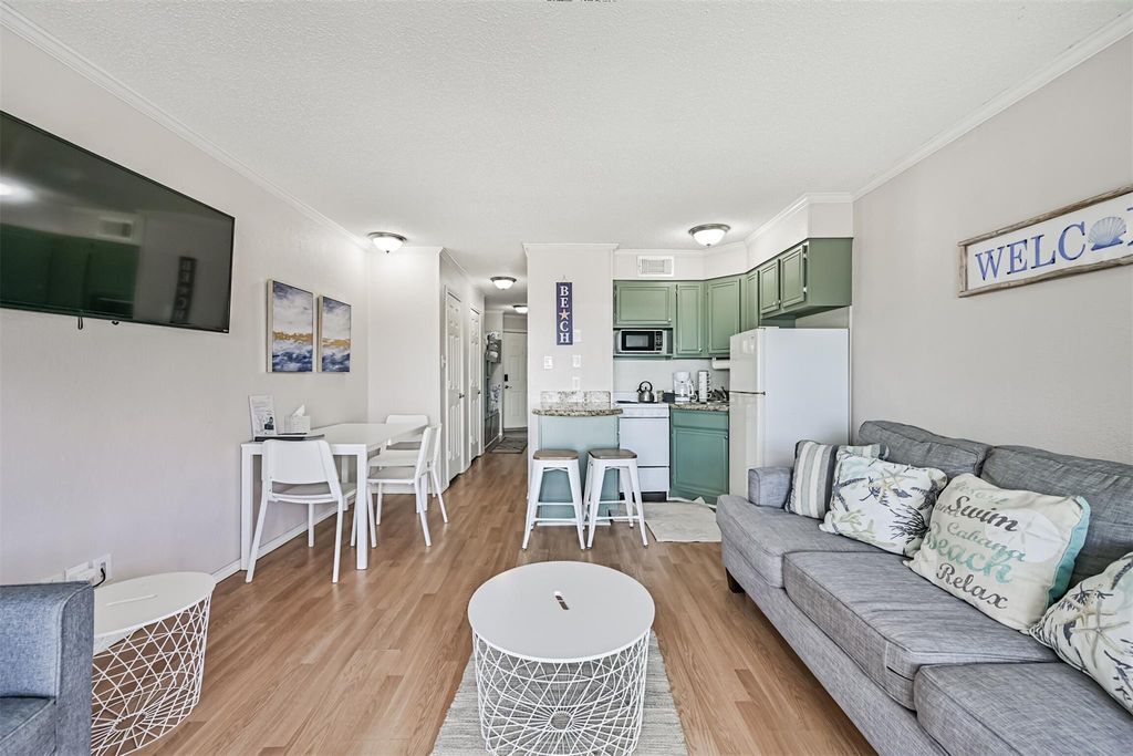 6102 Seawall Boulevard 217, Galveston, TX 77551