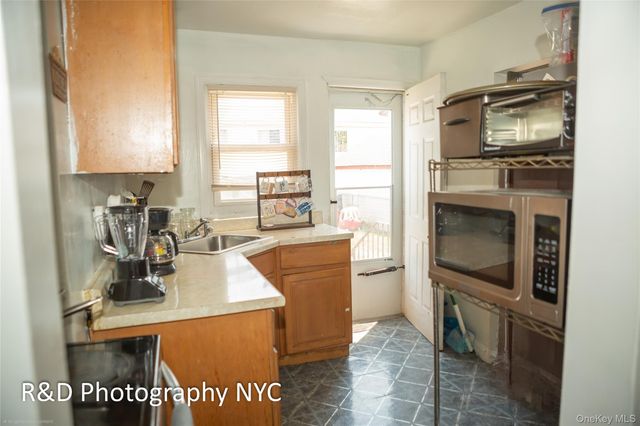 28 Harrison Avenue, Freeport, NY 11520