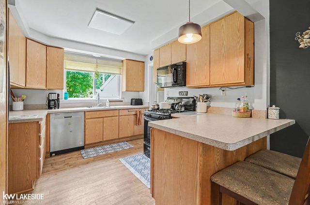 21806 Harper Lake Avenue, St Clair Shores, MI 48080
