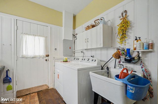 21806 Harper Lake Avenue, St Clair Shores, MI 48080