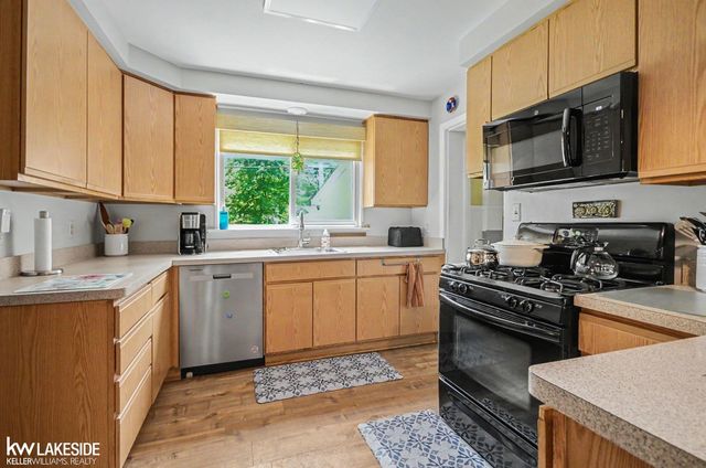 21806 Harper Lake Avenue, St Clair Shores, MI 48080