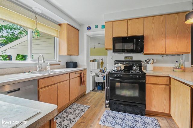 21806 Harper Lake Avenue, St Clair Shores, MI 48080