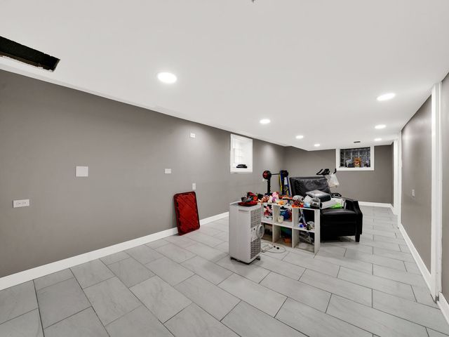 6333 S Whipple Street, Chicago, IL 60629