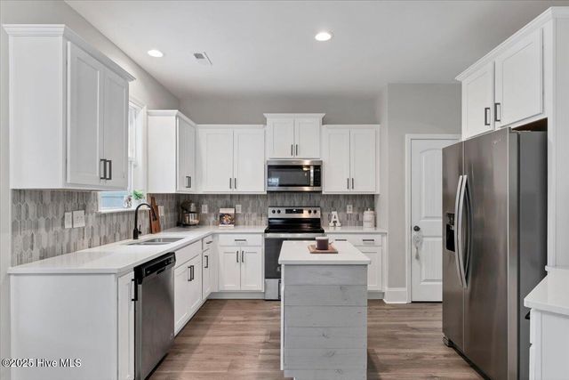 138 Warren Lake Road, Aberdeen, NC 28315