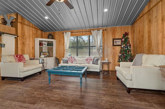 5519 County Road 327, Buffalo, TX 75831