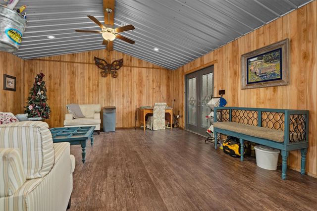 5519 County Road 327, Buffalo, TX 75831