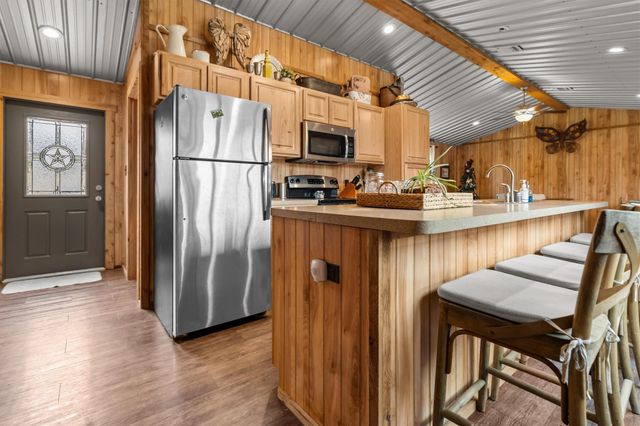 5519 County Road 327, Buffalo, TX 75831