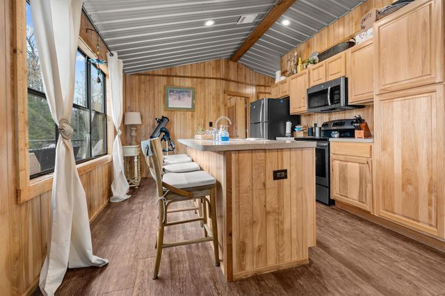 5519 County Road 327, Buffalo, TX 75831