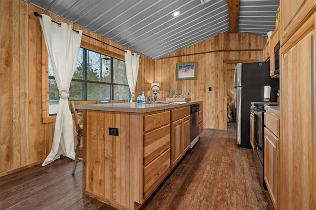 5519 County Road 327, Buffalo, TX 75831