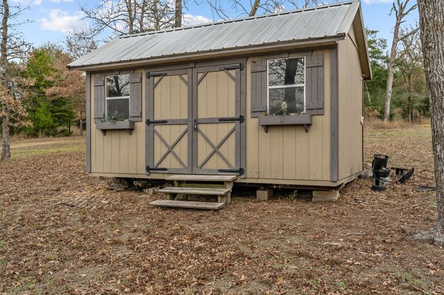 5519 County Road 327, Buffalo, TX 75831