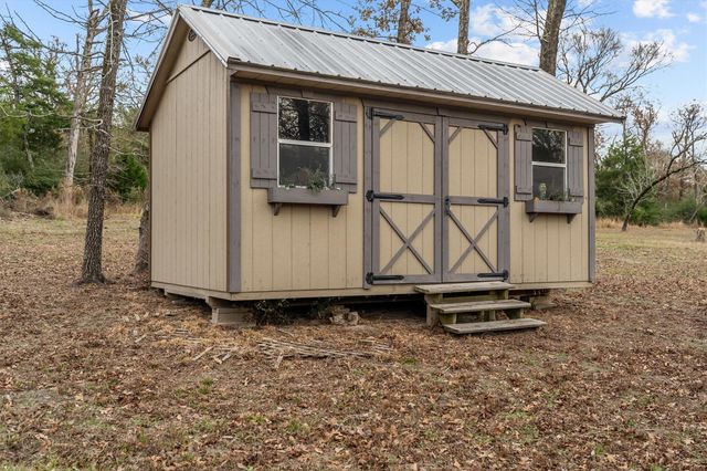 5519 County Road 327, Buffalo, TX 75831