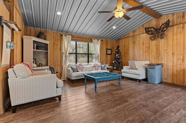 5519 County Road 327, Buffalo, TX 75831