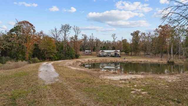 5519 County Road 327, Buffalo, TX 75831