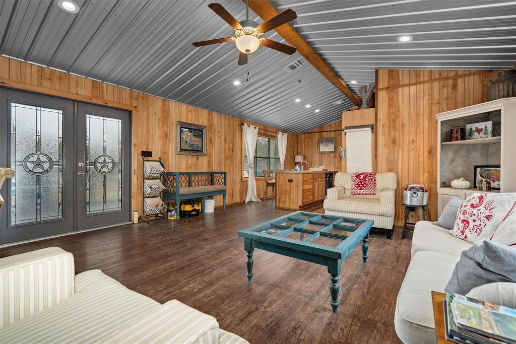 5519 County Road 327, Buffalo, TX 75831