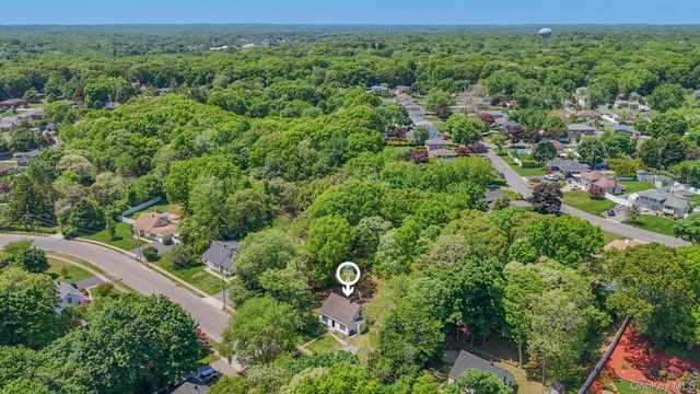 27 Lindner Place, Smithtown, NY 11787