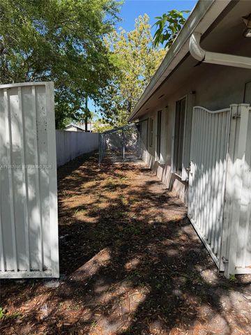 1220 SW 103rd Ct, Miami, FL 33174