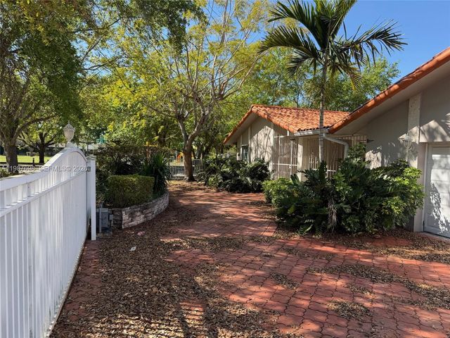 1220 SW 103rd Ct, Miami, FL 33174