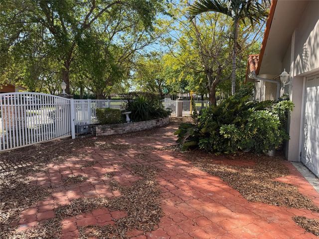 1220 SW 103rd Ct, Miami, FL 33174