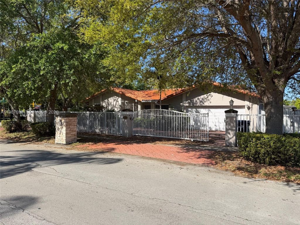 1220 SW 103rd Ct, Miami, FL 33174