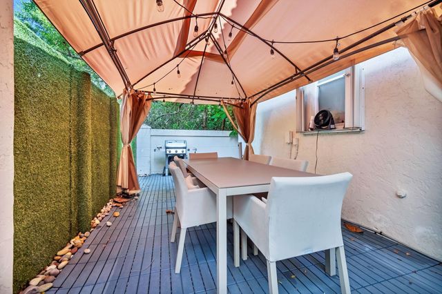 1231 Hayes Street, Hollywood, FL 33019