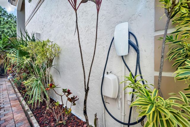 1231 Hayes Street, Hollywood, FL 33019