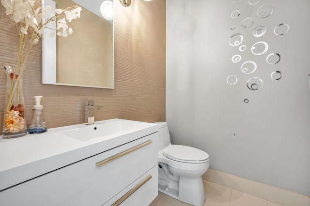 1231 Hayes Street, Hollywood, FL 33019