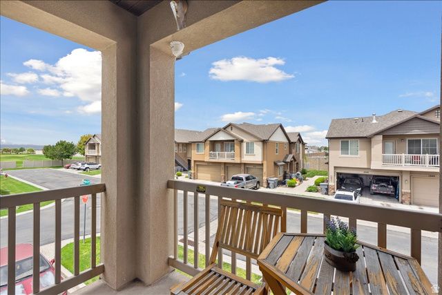 1049 ALLINGTON DR, North Salt Lake, UT 84054