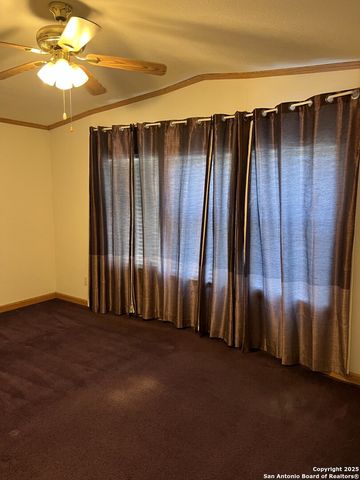 123 chapman, Pleasanton, TX 78064