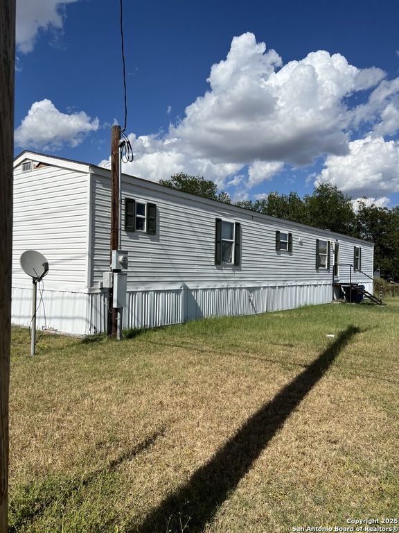 123 chapman, Pleasanton, TX 78064