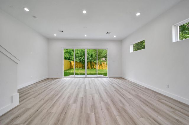 7014 Saint Augustine Street, Houston, TX 77021