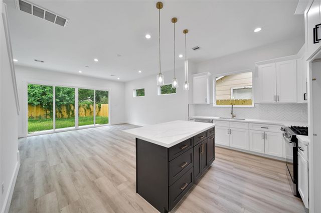 7014 Saint Augustine Street, Houston, TX 77021