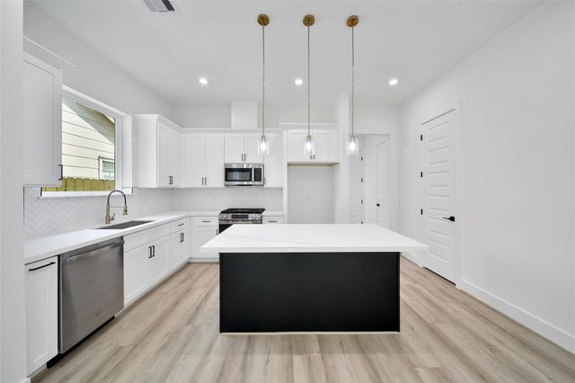 7014 Saint Augustine Street, Houston, TX 77021