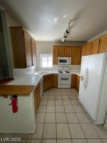 75 North Valle Verde Drive 2121, Henderson, NV 89074