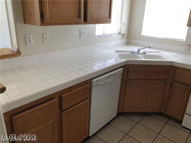 75 North Valle Verde Drive 2121, Henderson, NV 89074