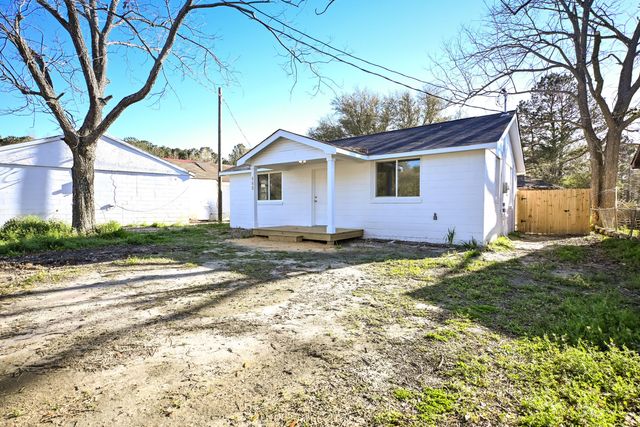 460 Bay Street, Elloree, SC 29047