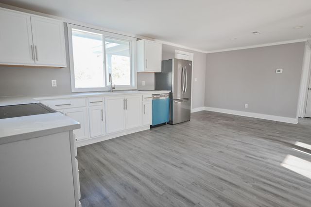 460 Bay Street, Elloree, SC 29047