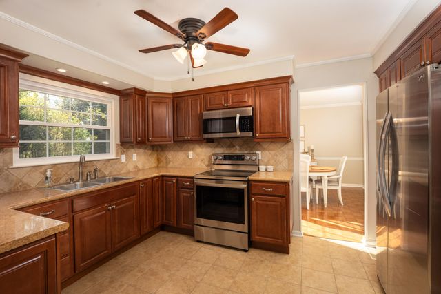8706 Arbutus Drive, Hixson, TN 37343
