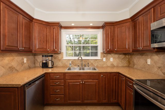 8706 Arbutus Drive, Hixson, TN 37343