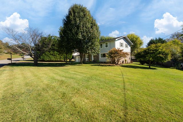 8706 Arbutus Drive, Hixson, TN 37343